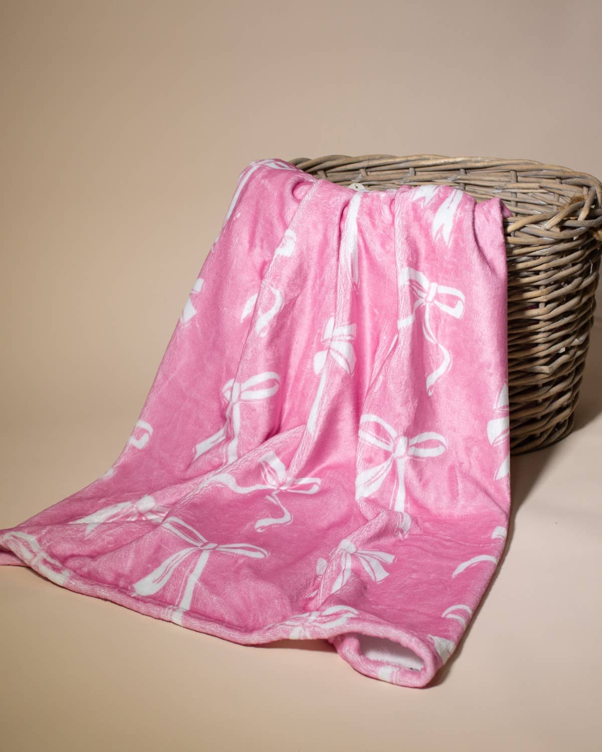 Hannah Bow Throw | 50x60